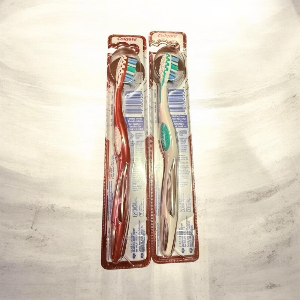 Colgate 360° Advanced Toothbrush - Red - Picture 2 of 2